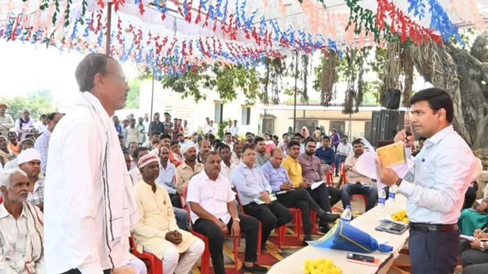 जबलपुर कलेक्टर का अधिकारियों को निर्देश, ग्रामीण इलाकों में बिजली आपूर्ति बंद करने से पहले उपभोक्ताओं को सूचना दें