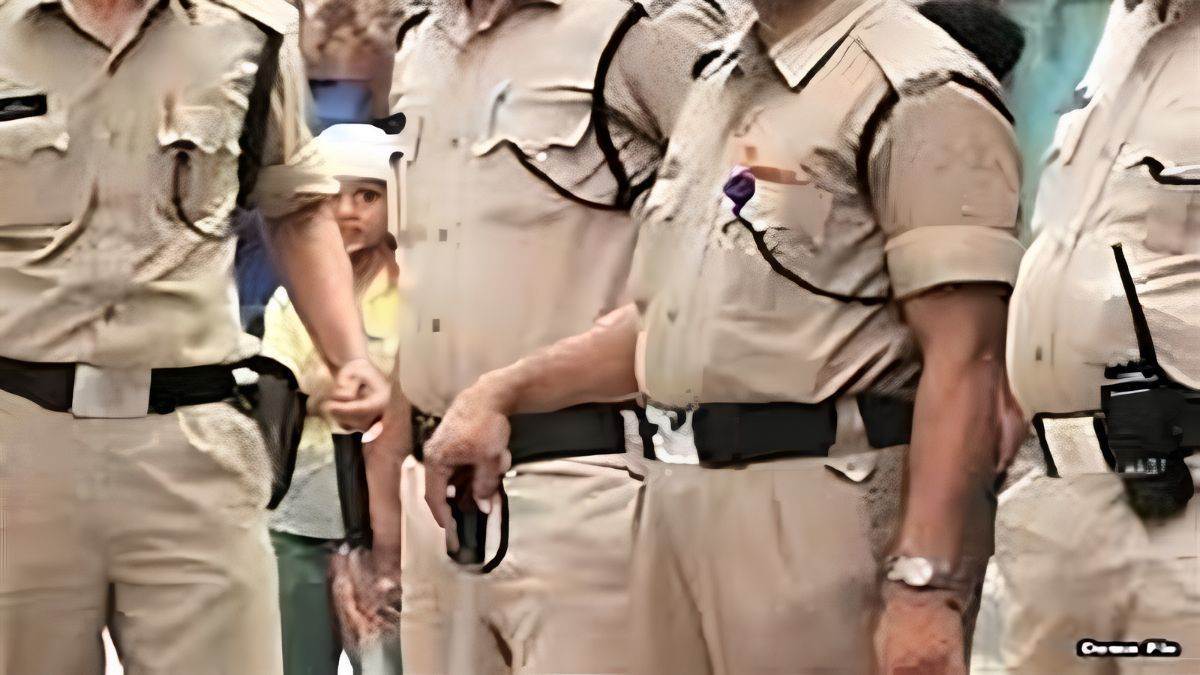 पुलिस ने नाली में खुद चाकू रख किया जब्ती का नाटक, सीसीटीवी ने कोर्ट में खोली...