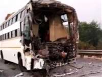 Bus truck Collide in Rewa : ट्रक से प्रयागराज जा रही तेज रफ्तार बस भिड़ी, दो की मौत, 30 घायल