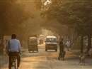 Indore Weather Update: इंदौर में गुलाबी ठंड के साथ सुबह धुंध का दिखा असर