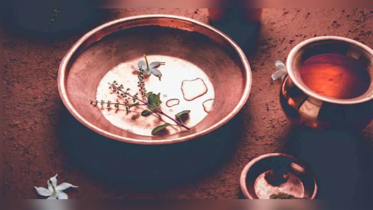 Tulsi Water Astro Tips: बेहद चमत्कारी हैं तुलसी पानी के ये उपाय, जाग जाएगा सोया हुआ भाग्य