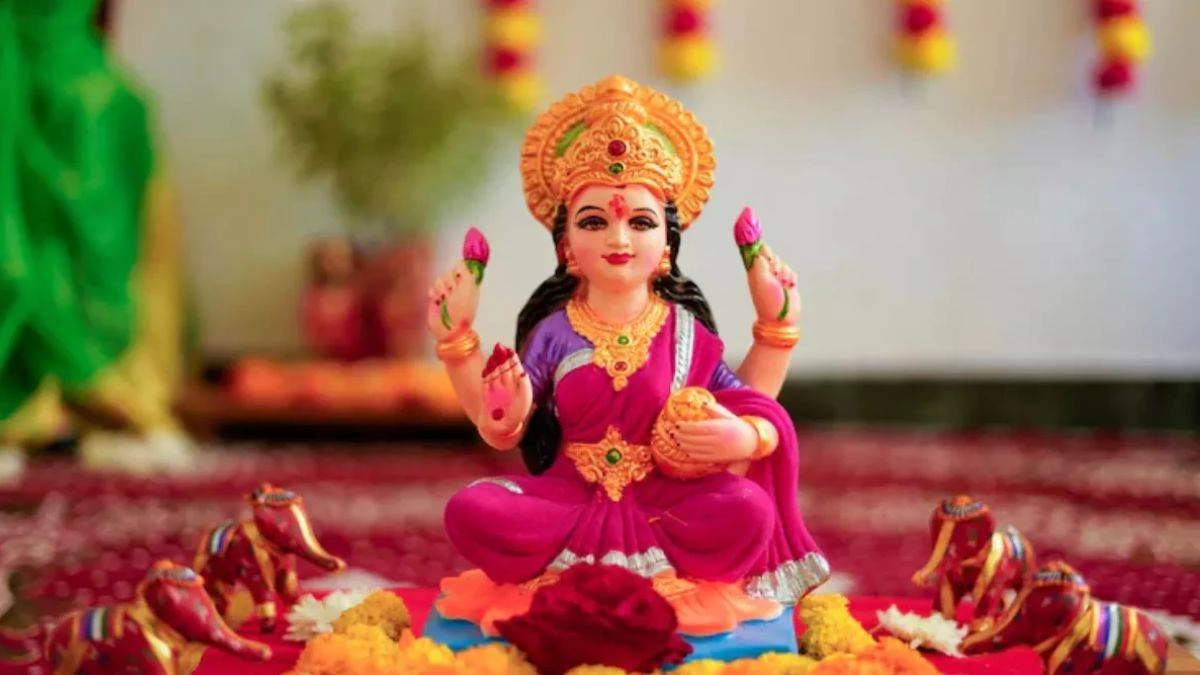 Agahan Month Lakshmi Puja: अगहन माह के हर गुरुवार इस विधि से करें मां लक्ष्मी की पूजा, धन-संपत्ति से भरें अपना भंडार