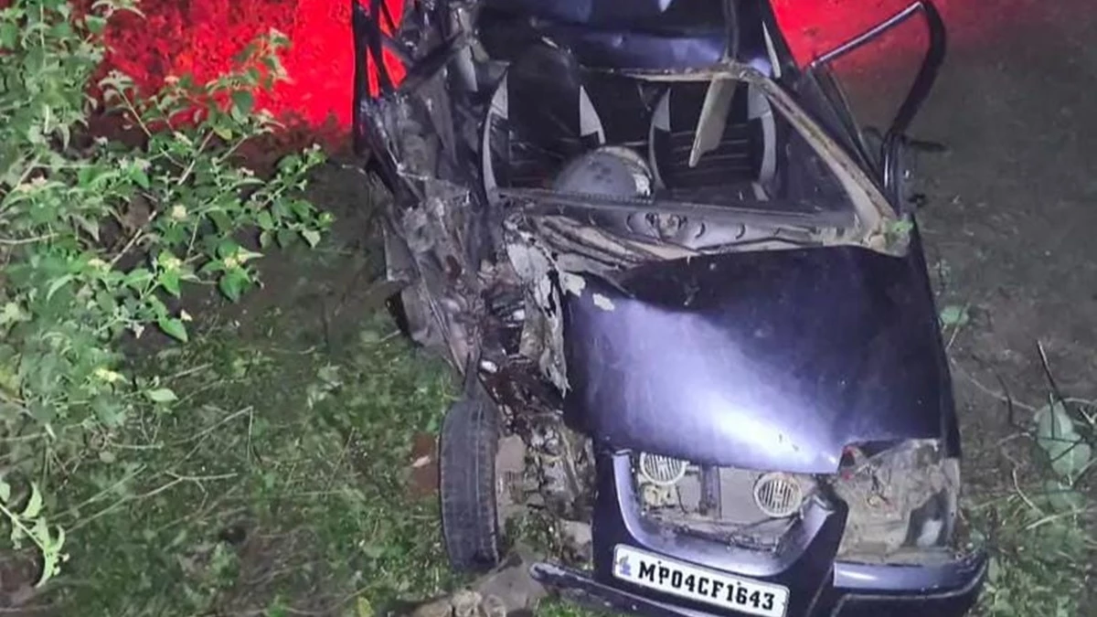 MP के रायसेन जिले में कार की टक्कर से पलटी ट्रैक्टर ट्राली, 24 लोग घायल; 7 की हालत गंभीर