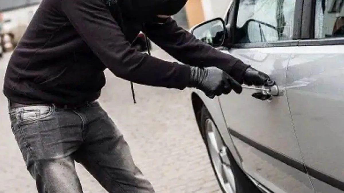 इंदौर में ACP कार्यालय के पास से बिल्डर की कार चुराई, रहवासी संघ उपाध्यक्ष को टक्कर मारी