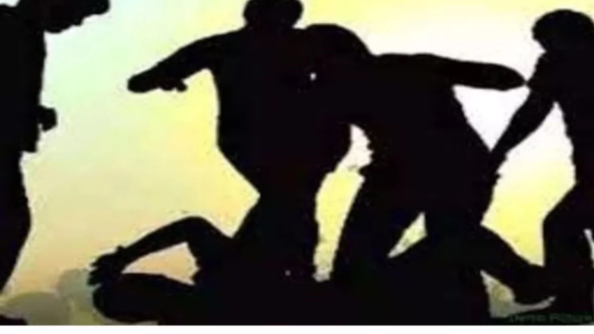 MP: सीहोर में नाबालिग और युवक को दबंगों ने आधे घंटे तक पीटा, वीडियो वायरल होने पर पुलिस ने दर्ज किया मामला