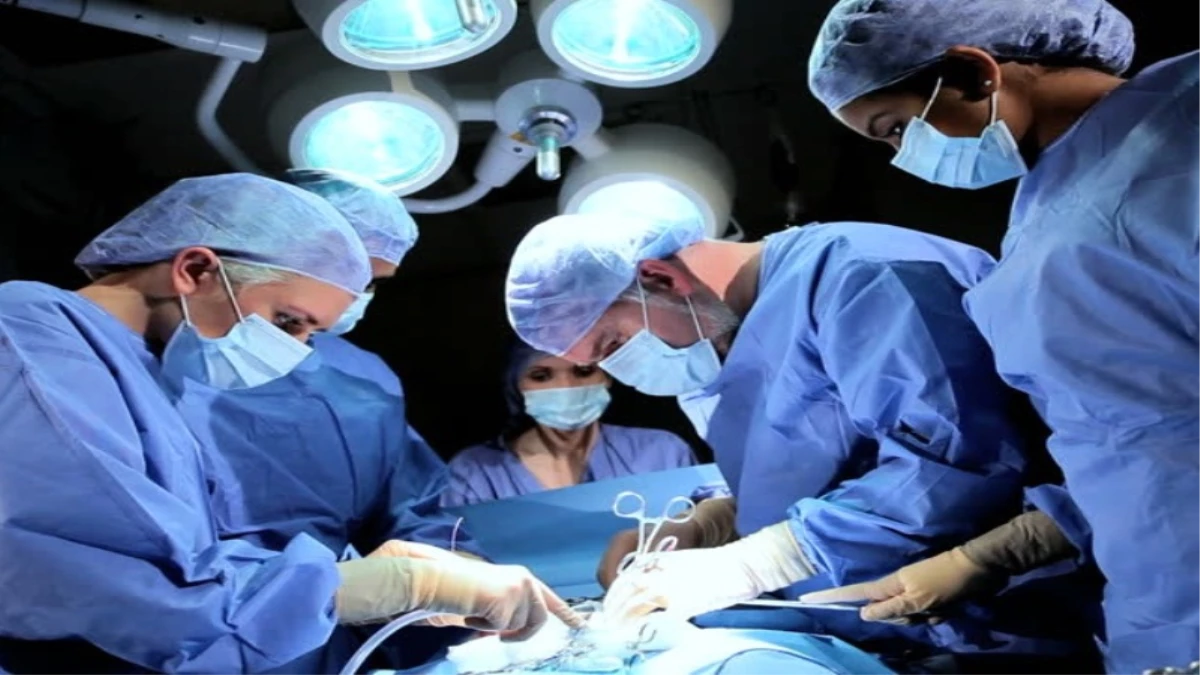 रतलाम के एमसीएच में बड़ी लापरवाही, प्रसव के दौरान शिशु की आंख पर लगी कैंची