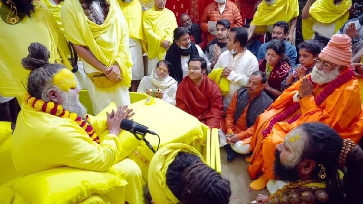 Saint Premanand Maharaj: संत प्रेमानंद से मिले ये ब्रह्मर्षि, मंत्रों से कर देते हैं रोगमुक्त!