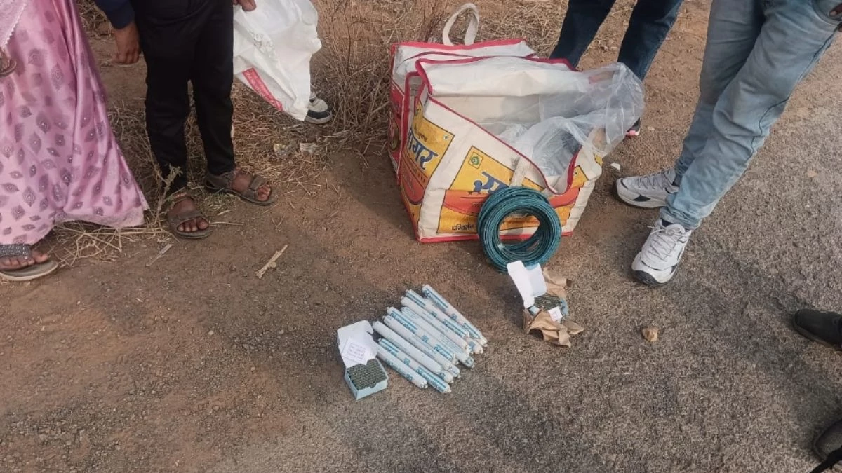 जनता एक्सप्रेस में विस्फोटकों की तस्करी का भंडाफोड़, ट्रेन से लाई गई 394 डेटोनेटर ट्यूब जब्त