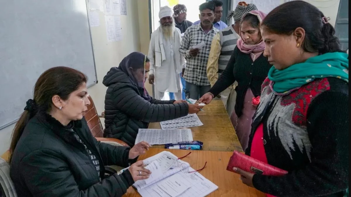 EC का बड़ा एक्शन... बंगाल में वोटर लिस्ट से 58 लाख नाम बाहर, नाम हट गया तो क्या करें? यहां जानें