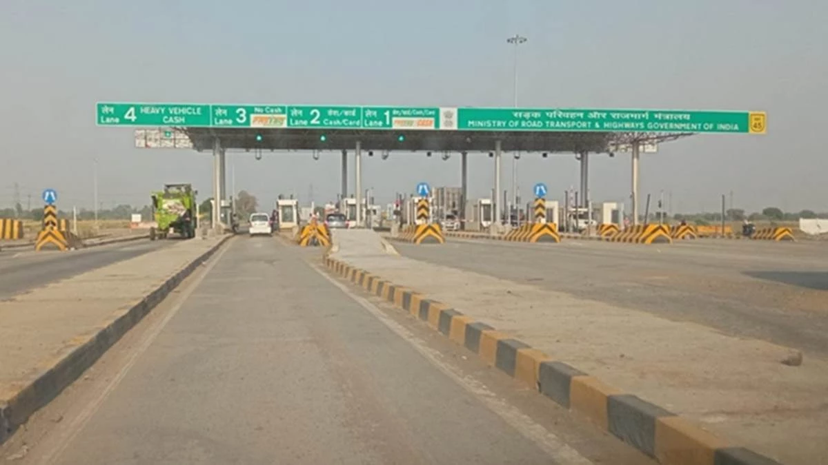 हाईवे पर सफर करने वाले सावधान! 1 अप्रैल से टोल पर यह चीज हो जाएगी बंद, गाड़ी ले जाने से पहले जान लें नया नियम