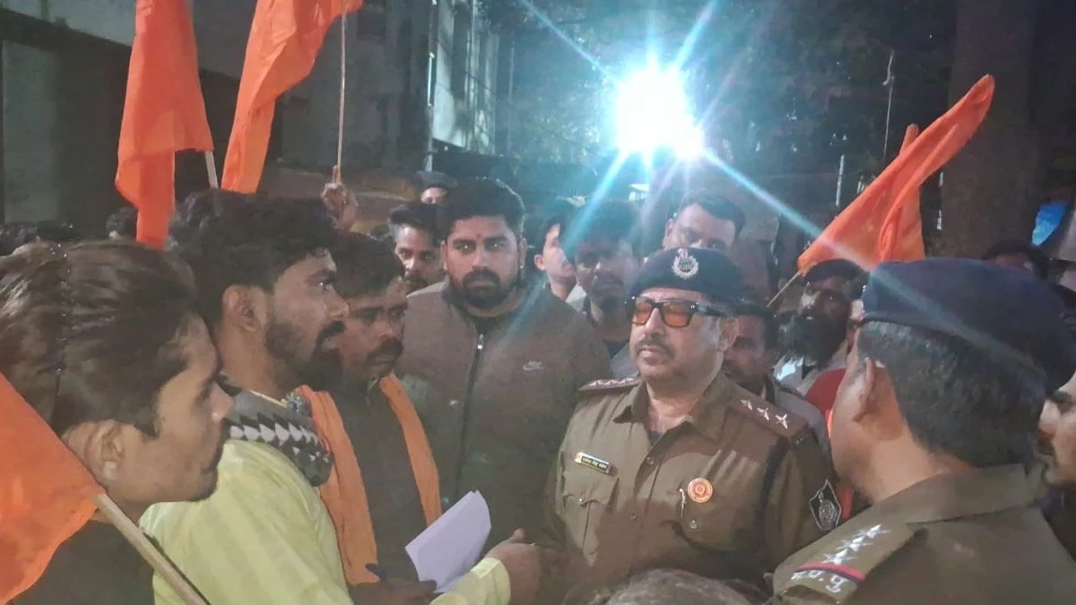 भोपाल में गौवंश के पैर और सिर मिला, हिंदूवादी संगठन ने निकाली अर्थी, थाने का घेराव किया