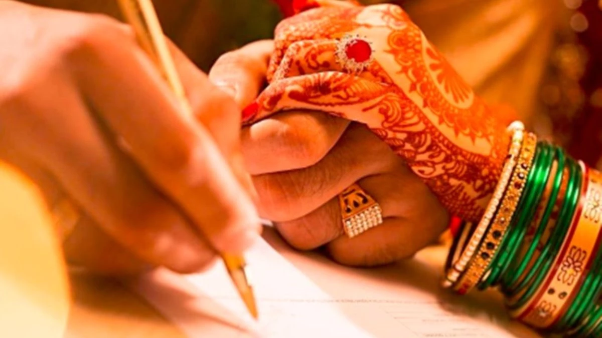 छत्तीसगढ़ में अब शादी करने वाले दंपती के लिए रजिस्ट्रेशन करवाना अनिवार्य, इन कार्यालयों में करवा सकते हैं पंजीयन