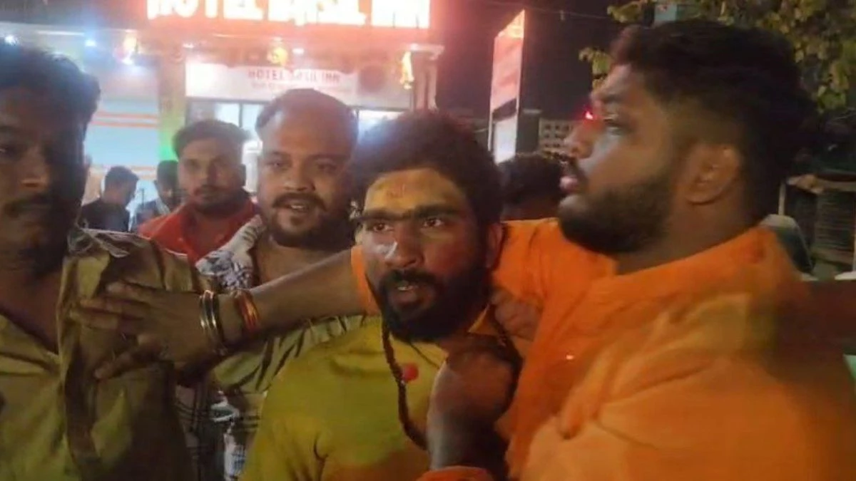 भगवा पहन कर हिंदू युवती के साथ महाकाल का दर्शन करने आए मुस्लिम युवक की पिटाई