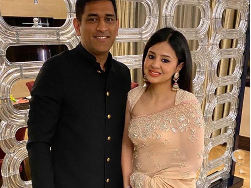 Sakshi Dhoni asks MS Dhoni to park bike where it was meant to be