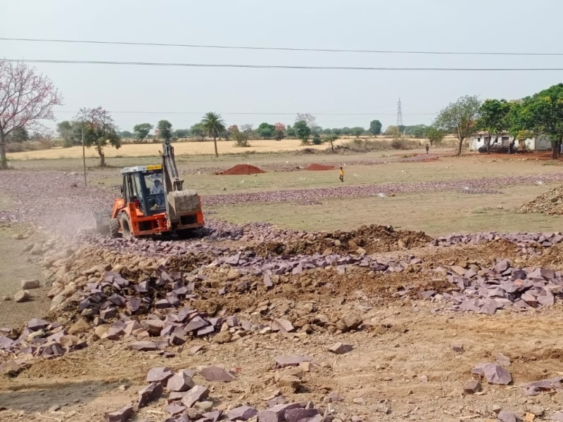 Bhopal news: अवैध कॉलोनियों के खिलाफ मुहिम, चौपड़ाकलां और सूखी सेवनिया में प्रशासन ने हटाया अतिक्रमण