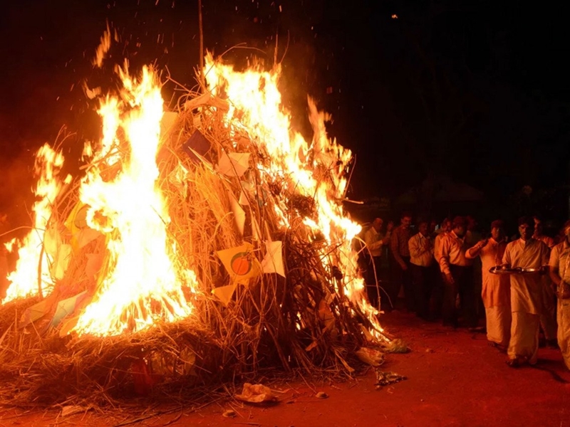 होलिका दहन के दिन है होलाष्टक, राहु ग्रह रहेगा उग्र, जानिए ये 5 उपाय -Holashtak is on the day of Holika Dahan, Rahu planet will remain fierce, know these 5 remedies