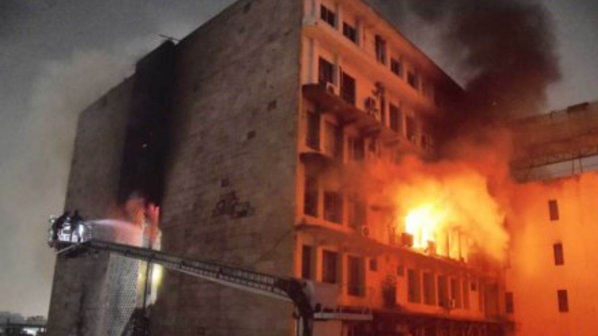 Hyderabad Fire: हैदराबाद की बहुमंजिला इमारत में भीषण आग, 4 लड़कियों समेत 6 की मौत