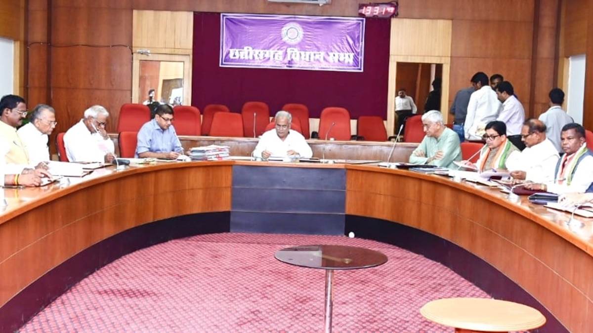 Chhattisgarh Cabinet Meeting: भूपेश कैबिनेट की बैठक में पत्रकार सुरक्षा कानून, नई नक्‍सली नीति को मिली मंजूरी