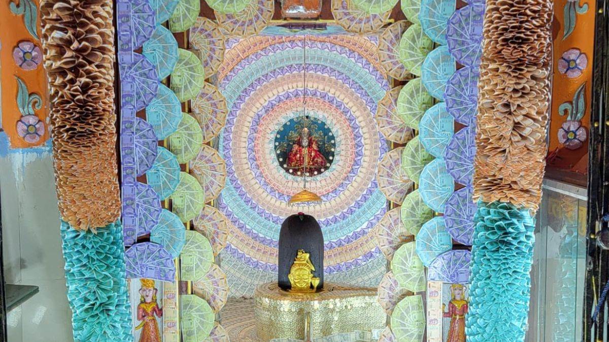 Ujjain Information: बड़नगर में 51 लाख रुपये के नोटों से बुद्धेश्वर बाबा का शृंगार
