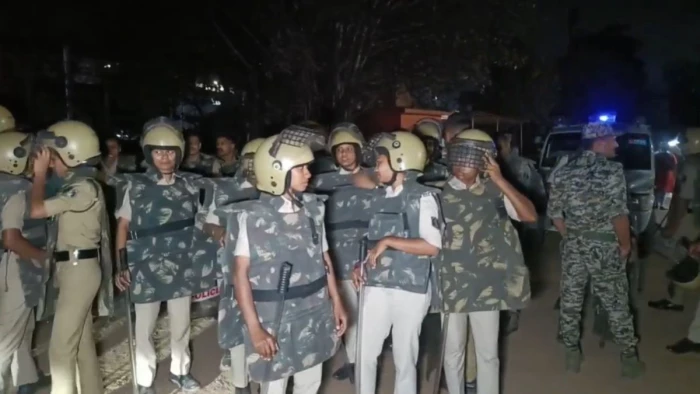 भिलाई में बच्चों के झगड़े ने लिया खतरनाक रूप, दो पक्षों में पथराव और मारपीट के बाद भारी पुलिस बल तैनात