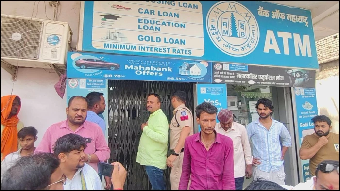 MP के सिंगरौली में बैंक में डकैती, 12 करोड़ रुपये का सोना और 20 लाख कैश लेकर बदमाश फरार