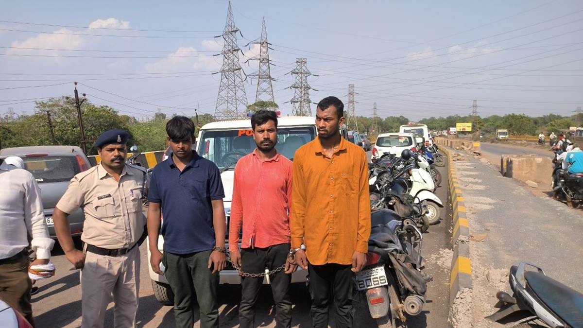 Bhilai: जिस फ्लाई ओवर के निर्माण में किया काम, वहीं से चुराई हाईड्रोलिक जैक और लोहे की प्लेट, चार गिरफ्तार