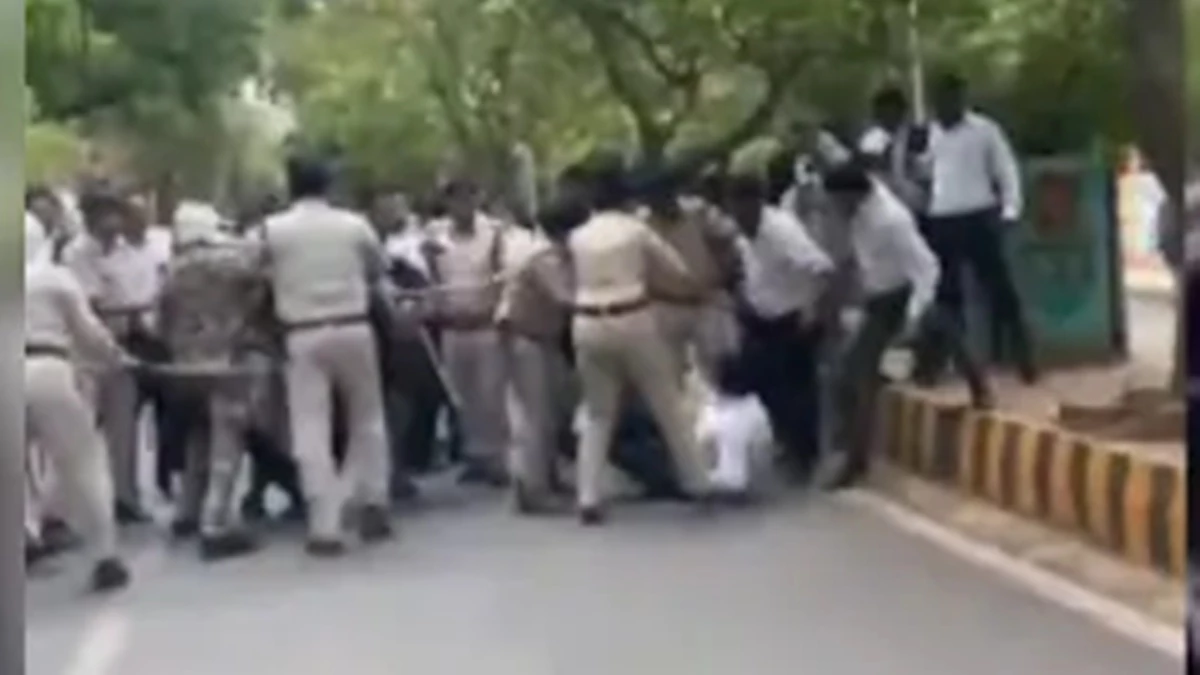 Outside the Gwalior High Court, lawyers ran a member of the Bhima Army -then the idol dispute
