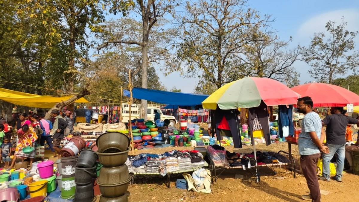 चार दशक बाद फिर गुलजार हुए बीजापुर के हाट-बाजार, नक्सल मुक्त गांवों में लौटी  रौनक, अर्थव्यवस्था को मिला नया जीवन