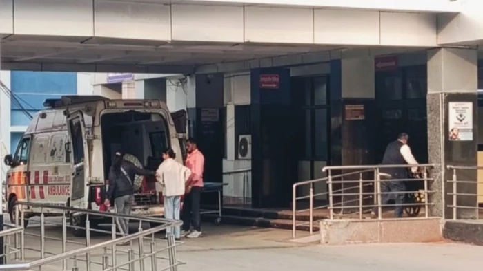 भोपाल की सड़कों पर जानलेवा बने गड्ढे, पहली बारिश में खुली पोल, ट्रॉमा सेंटरों में मरीजों की संख्या में 53% का उछाल