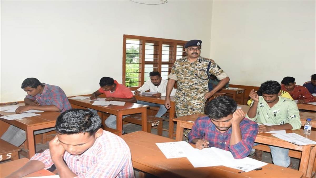 बस्तर फाइटर बनने के लिए पांच हजार से अधिक ने दी लिखित परीक्षा, प्रत्येक