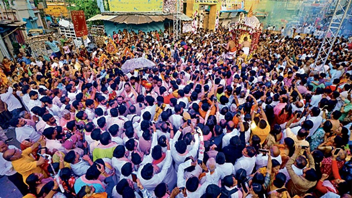 पुरी की तरह अहिल्या की नगरी इंदौर में भी हर ओर गूंजा व्यंकट रमणा गोविंदा का जयघोष