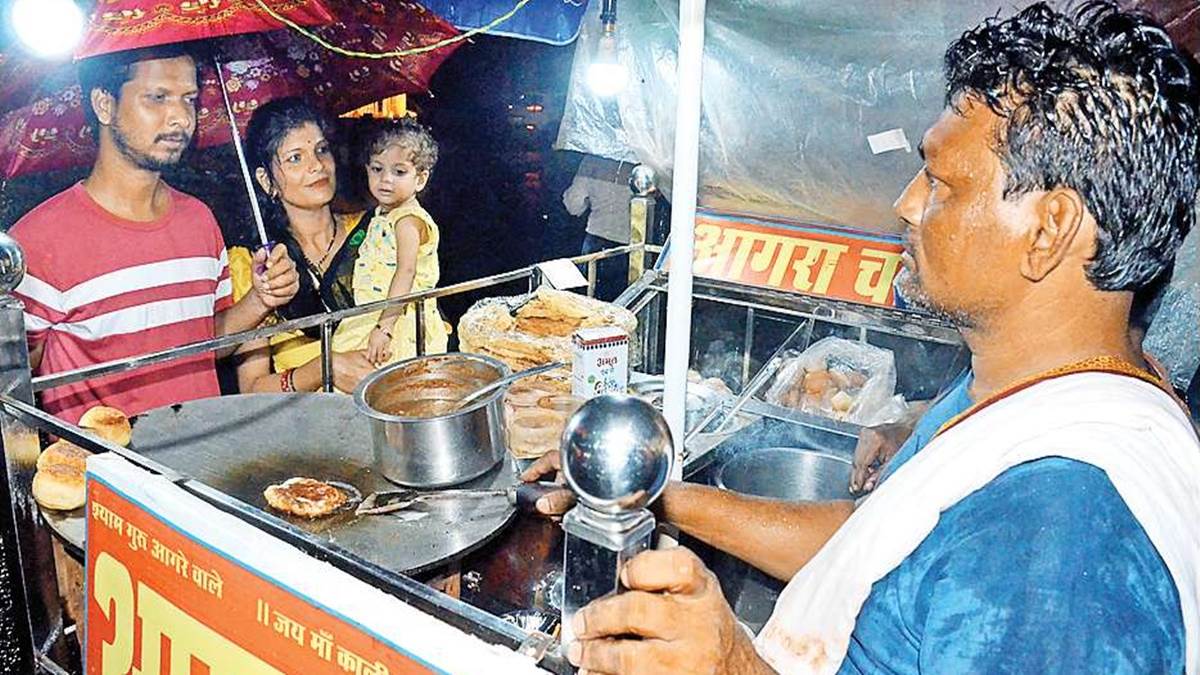 बारिश के मौसम में दीवाना बनाता है,देशी घी से बना आलू भल्ला