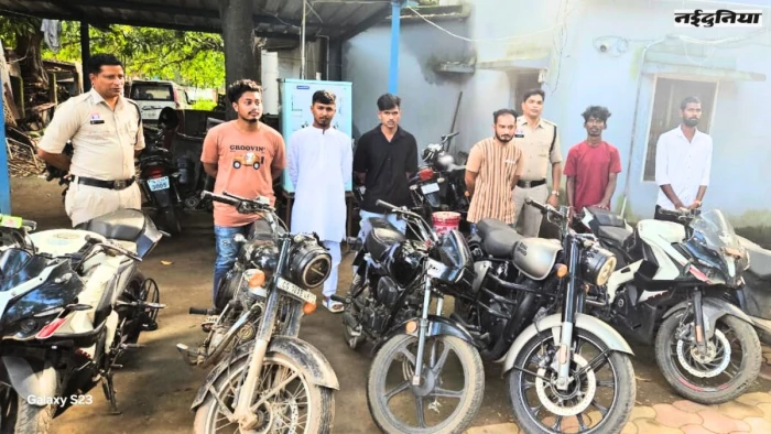 कलेक्टर, SP का भी डर नहीं... मॉडिफाइड साइलेंसर लगी बाइकों से जमकर फोड़े पटाखे