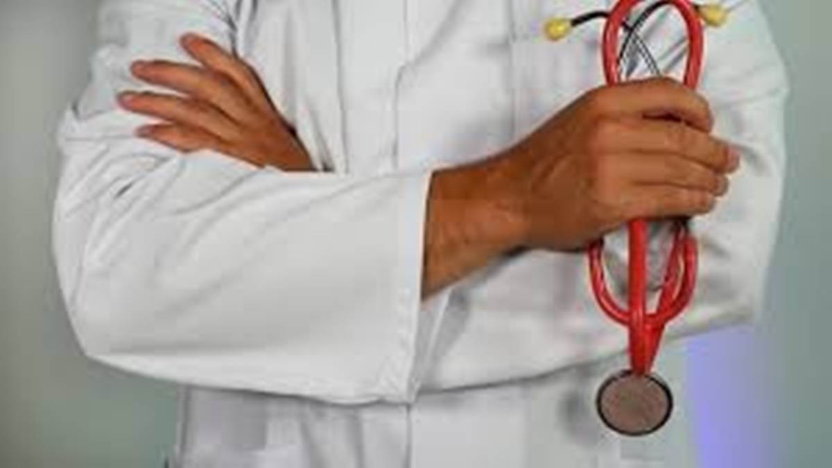 मध्य प्रदेश में झोलाछाप डॉक्टरों का बोलबाला... बिना नाम-पट्टिका और पंजीयन के चल रहे अवैध क्लीनिक