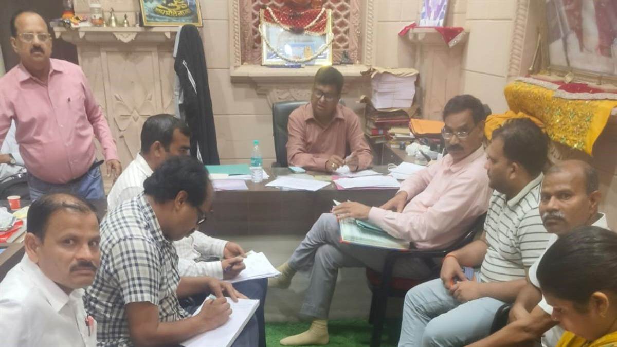 ग्वालियर के अचलेश्वर महादेव मंदिर का प्रशासन ने लिया टेकओवर: दानपेटियां सील, कोर्ट के आदेश पर अब अधिकारी करेंगे निगरानी