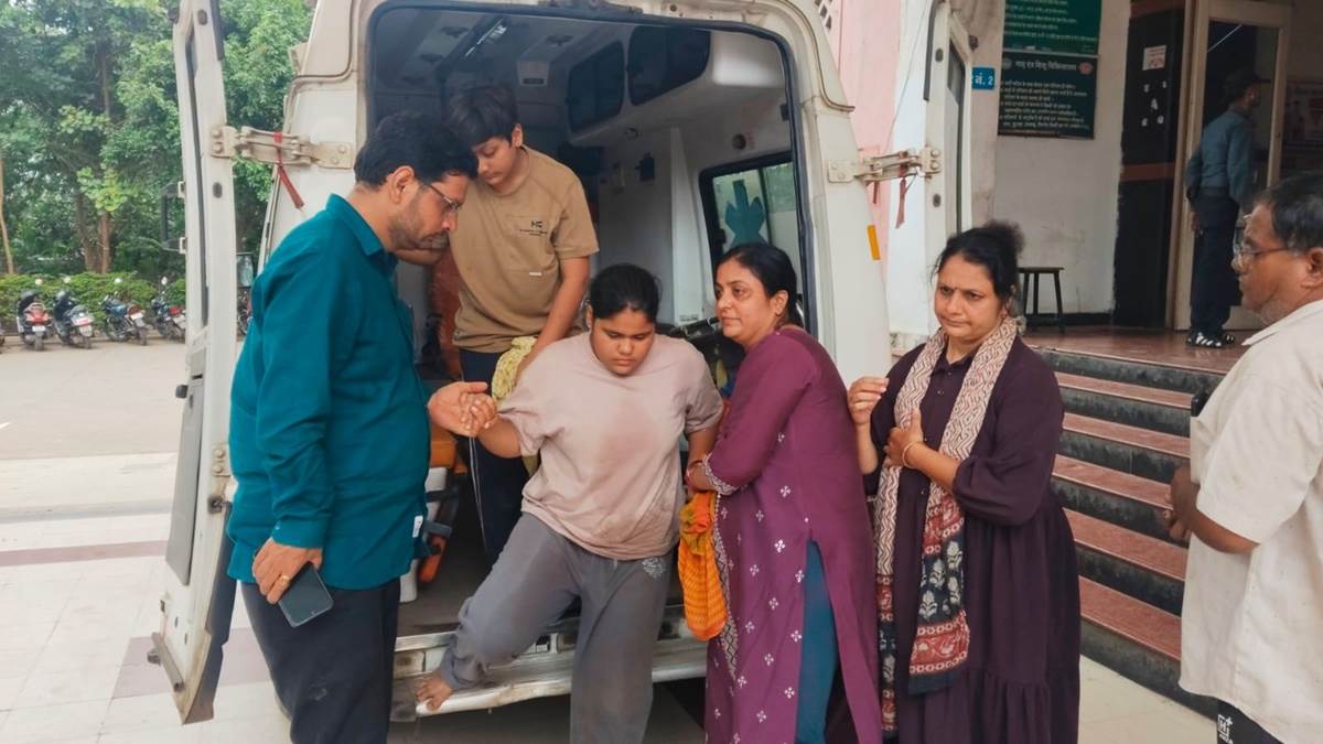 उज्जैन में नागचंद्रेश्वर दर्शन के लिए लगी लाइन में मची अफरा-तफरी, 13 श्रद्धालु घायल; एक की हालत गंभीर