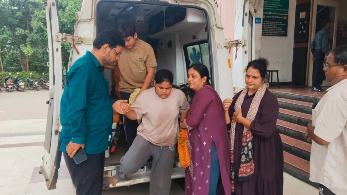 उज्जैन के नागचंद्रेश्वर मंदिर में दर्शन के लिए लगी लाइन में करंट की अफवाह से मची भगदड़, कई श्रद्धालु घायल