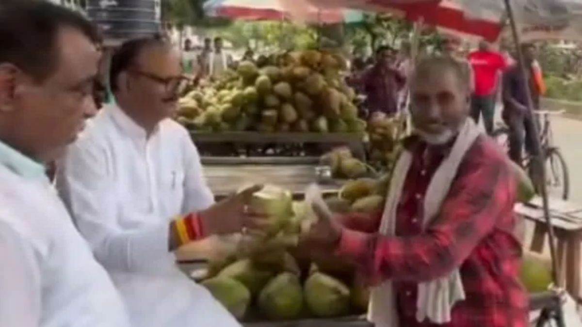 काफिला रुका, दोस्ती ने खींचा अपने पास: सड़क किनारे नारियल बेच रहे बचपन के दोस्त से मिले यूपी के डिप्टी CM ब्रजेश पाठक