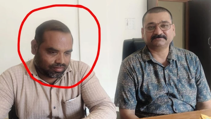 मंडला के बम्हनी बंजर उप तहसील में नायब तहसीलदार के प्राइवेट बाबू को रिश्वत लेते पकड़ा