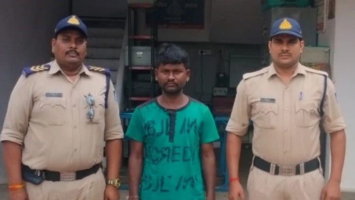 जबलपुर रेलवे स्टेशन में यात्रियों से अभद्रता कर हंगामा रहा था, जीआरपी ने युवक को दबोचा