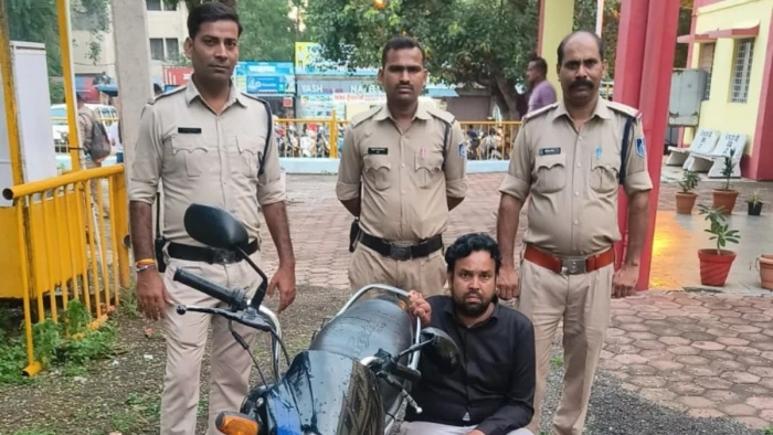 पत्नी के शौक पूरा करने के लिए लिया कर्ज चुकाने के चक्कर में बना बाइक चोर, खंडवा में वाहन चेकिंग में पकड़ा गया युवक
