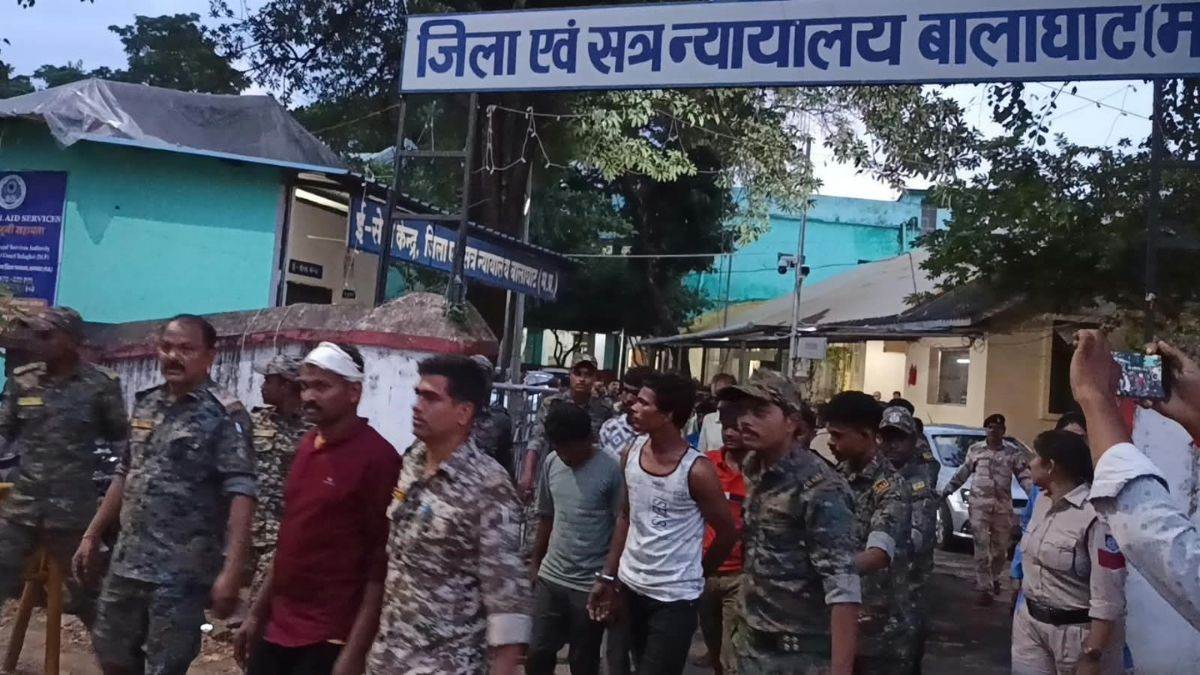 बालाघाट के किरनापुर में गर्भवती को पीटने वाले 24 आरोपी गिरफ्तार, 200 से अधिक...