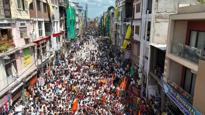 उज्जैन में उमड़ा आस्था का ज्वार... भक्त बोले यहीं विराजित रहें खड़े हनुमान