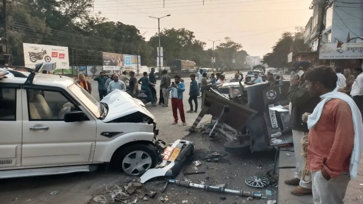 SDM लिखी स्कॉर्पियो ने ईको कार को मारी टक्कर, 2 की मौत, 5 घायल… रविवार सुबह 6.40 बजे खरगोन में भीषण हादसा