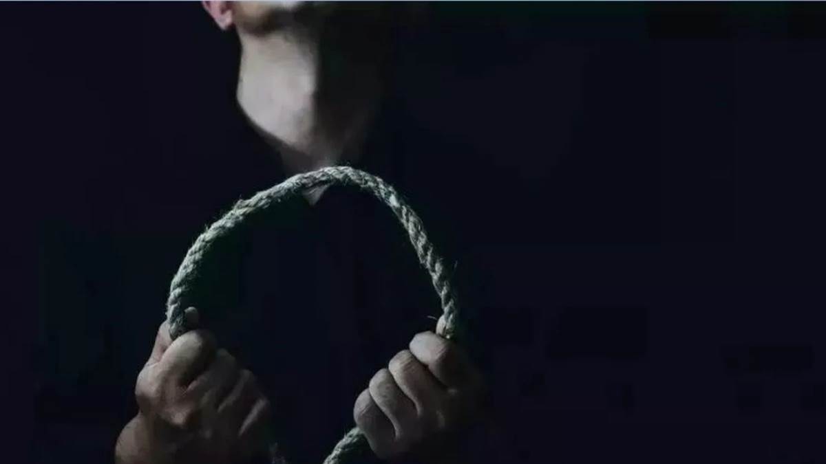 Indore का ये कैसा इश्क... वीडियो कॉल पर गर्लफ्रेंड ने दी जान देने की धमकी, परेशान प्रेमी ने लगाई फांसी