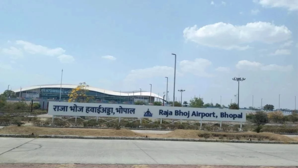 भोपाल एयरपोर्ट पर धधकी आग की लपटें, दहशत में आए यात्री, फिर पता चला 'मॉकड्रिल' थी