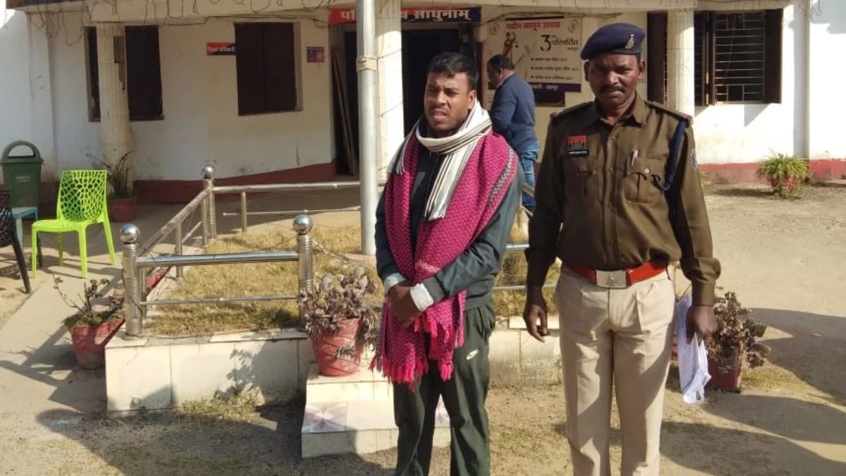 खाकी के नाम पर धोखा! कलेक्टर ऑफिस में मिला 'फर्जी' जवान, महिला को लगाया दो लाख रुपये का चूना