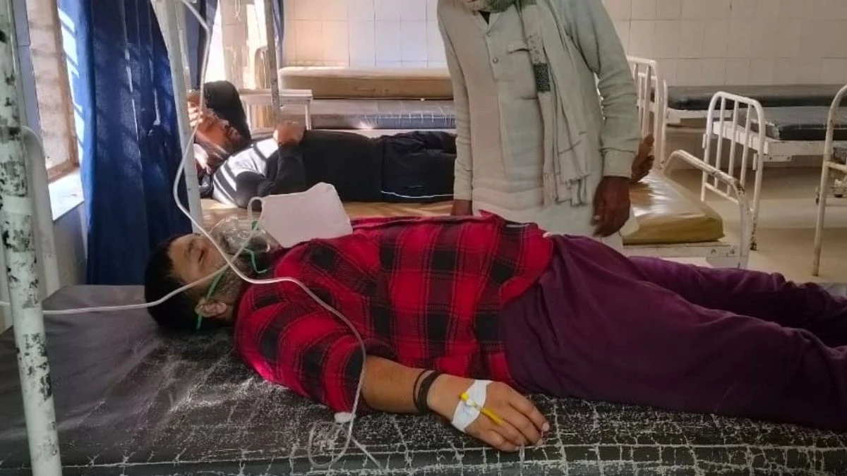 बस में बेहोश कर हलवाइयों की गाढ़ी कमाई ले उड़े बदमाश, कंडक्टर ने देखा तो स्लीपर बस में पड़े थे बेहोश