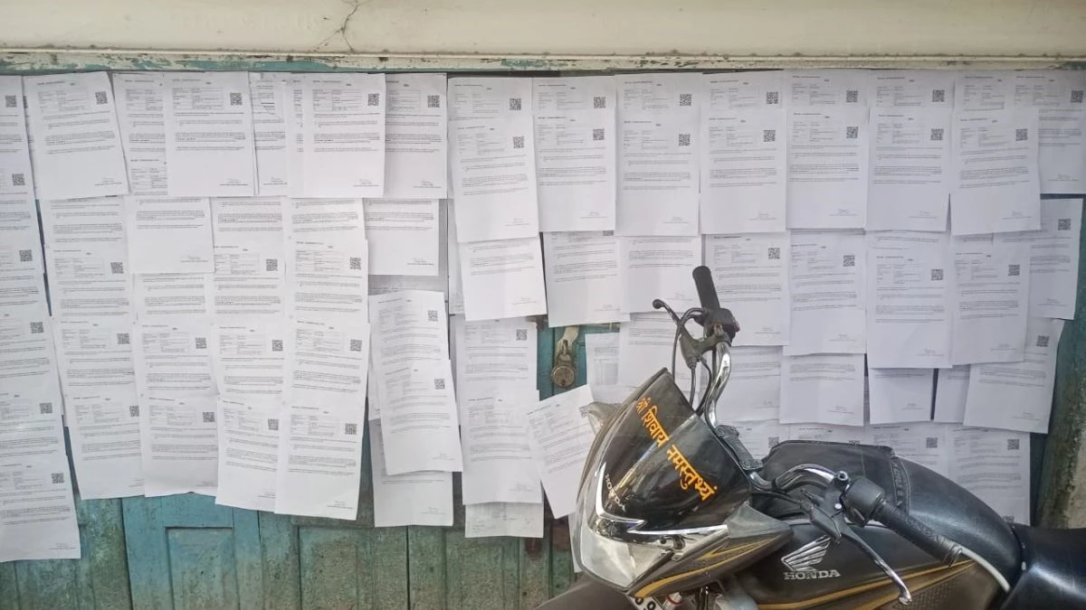 बिलासपुर: SIR में बड़ी बाधा... बीएलओ को नहीं मिल रहे मतदाताओं के घर, दीवारों पर चस्पा किए जा रहे नोटिस