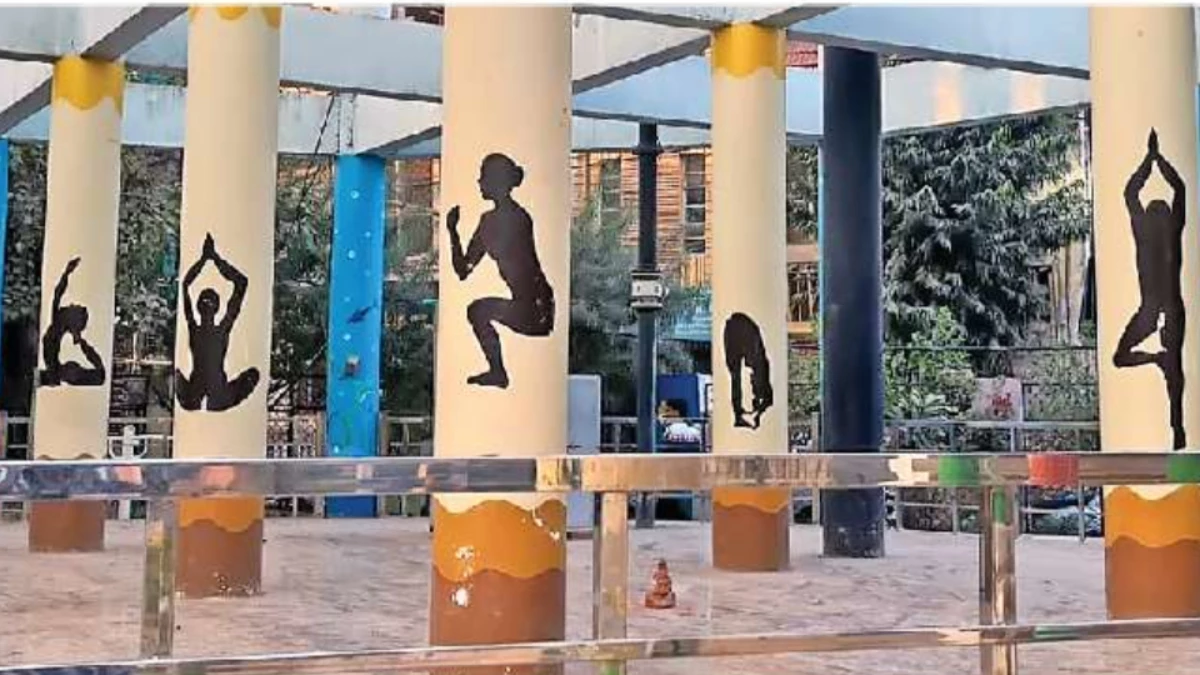 ग्वालियर शर्मसार... सड़कों के बाद अब पार्कों में 'मानसिक दिवालियापन', योग करती महिलाओं के चित्रों से अश्लील छेड़छाड़